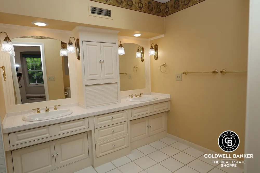 2319 N Belmont Pl, Garden City, KS 67846