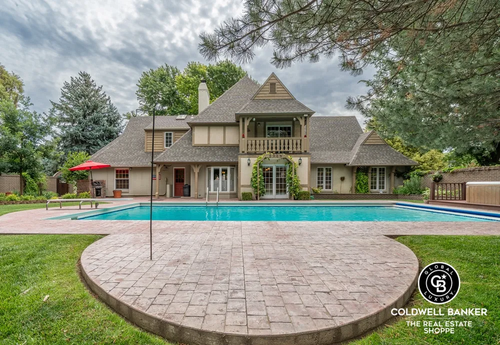 2319 N Belmont Pl, Garden City, KS 67846