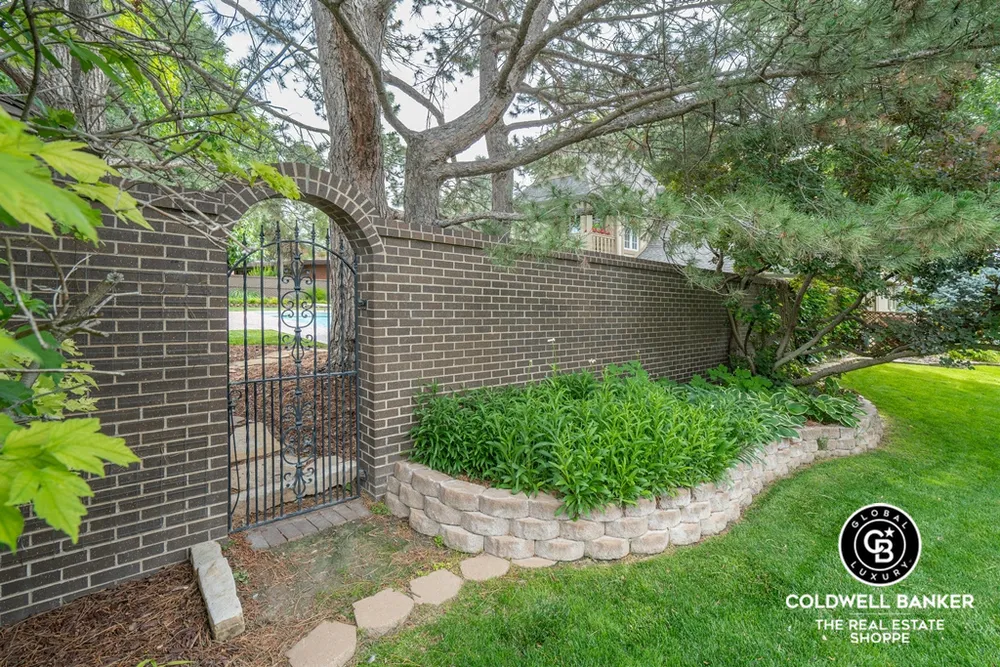 2319 N Belmont Pl, Garden City, KS 67846