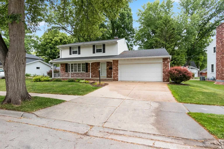 1082 Kenwood St, Green Bay, WI 54304
