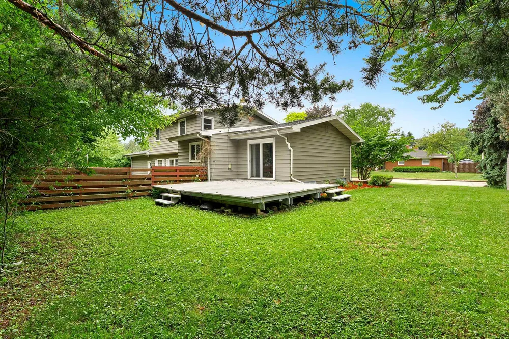 1618 S Riverdale Dr, Appleton, WI 54914