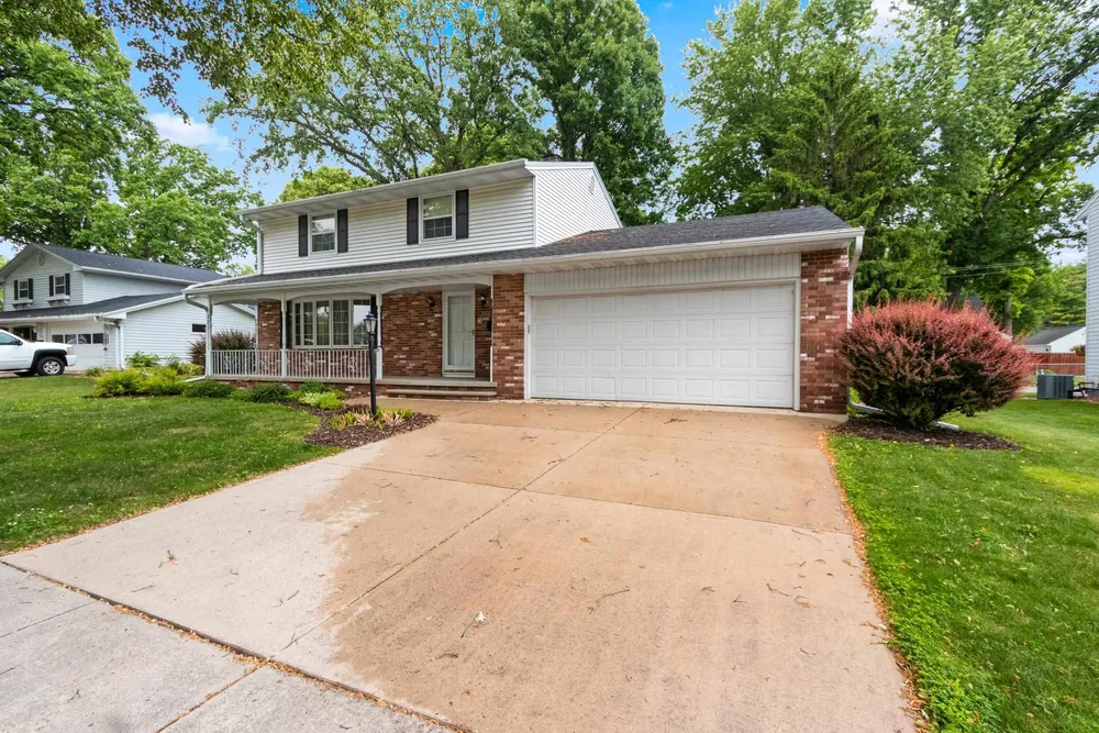 1082 Kenwood St, Green Bay, WI 54304