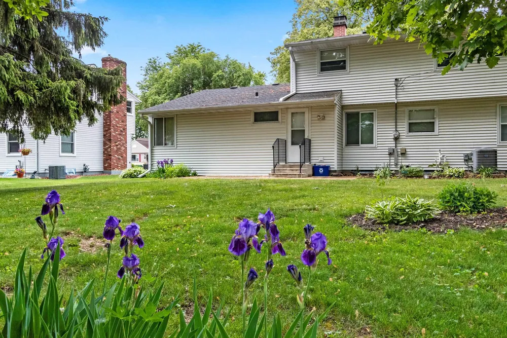 1082 Kenwood St, Green Bay, WI 54304