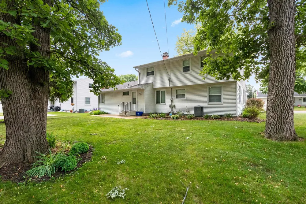 1082 Kenwood St, Green Bay, WI 54304