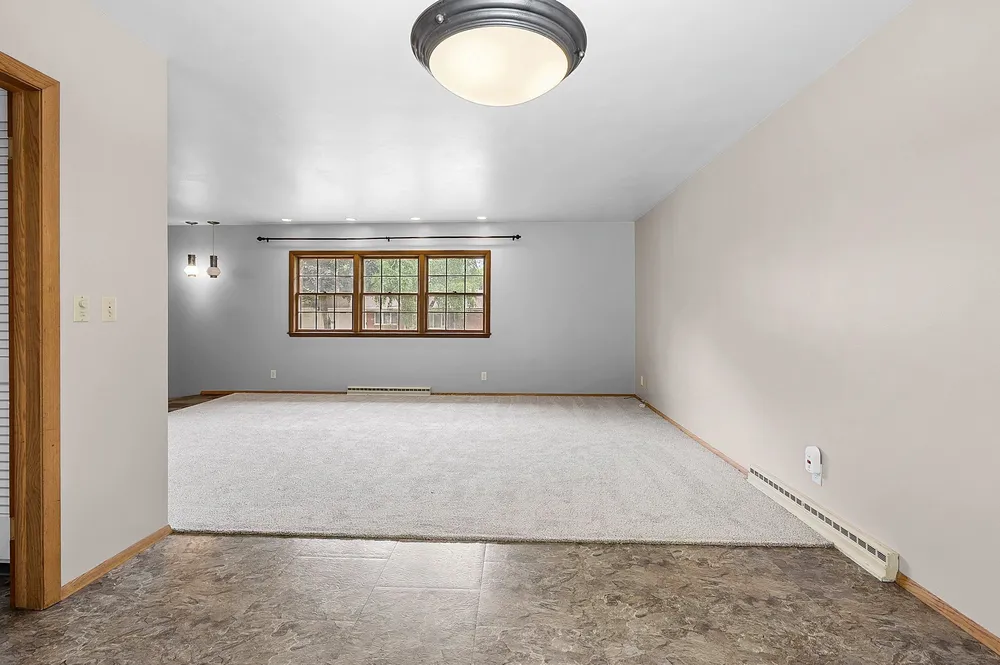 1618 S Riverdale Dr, Appleton, WI 54914