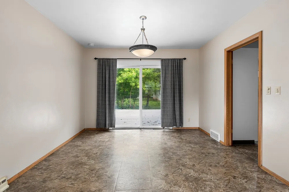 1618 S Riverdale Dr, Appleton, WI 54914