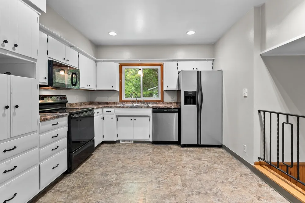 1618 S Riverdale Dr, Appleton, WI 54914