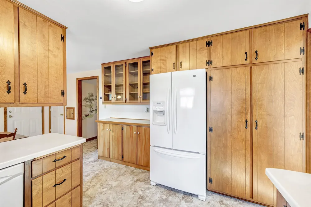 1082 Kenwood St, Green Bay, WI 54304