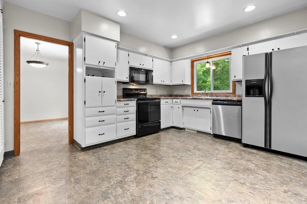 1618 S Riverdale Dr, Appleton, WI 54914