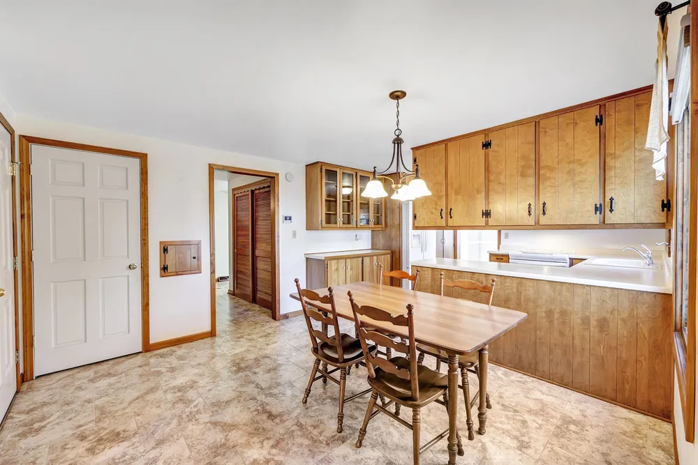 1082 Kenwood St, Green Bay, WI 54304