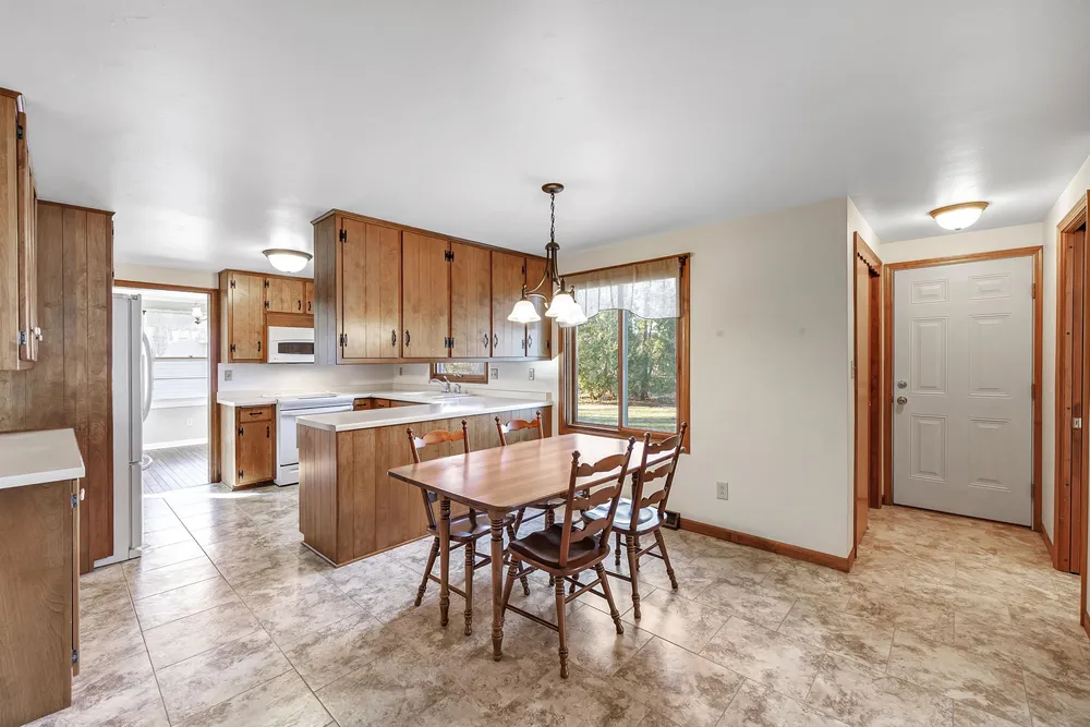1082 Kenwood St, Green Bay, WI 54304
