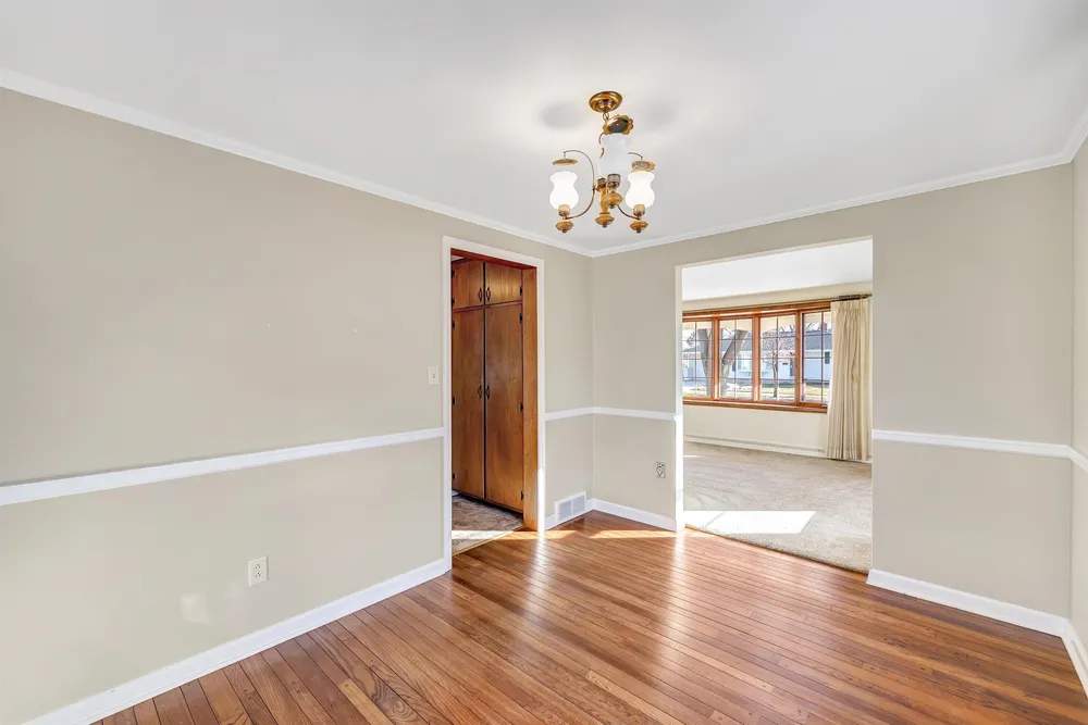 1082 Kenwood St, Green Bay, WI 54304