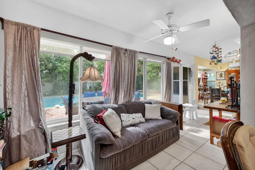 1935 SE 25th Ave, Fort Lauderdale, FL 33316