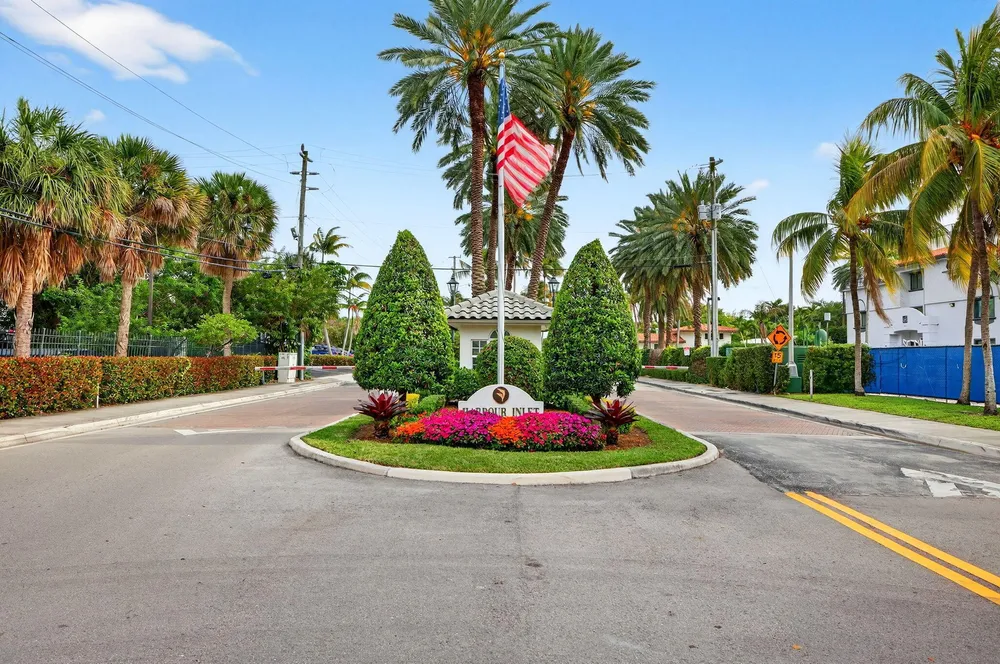 1935 SE 25th Ave, Fort Lauderdale, FL 33316