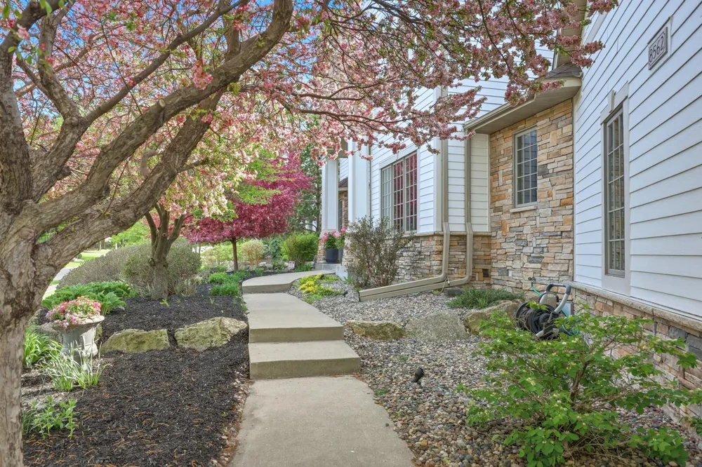 8562 French Curve, Eden Prairie, MN 55347