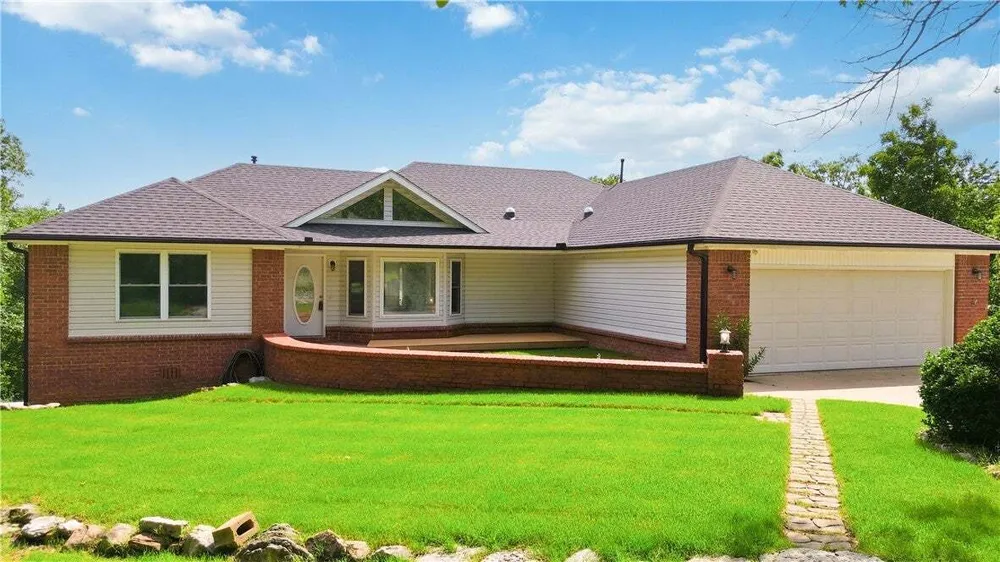 11 McManigal Ln, Bella Vista, AR 72715