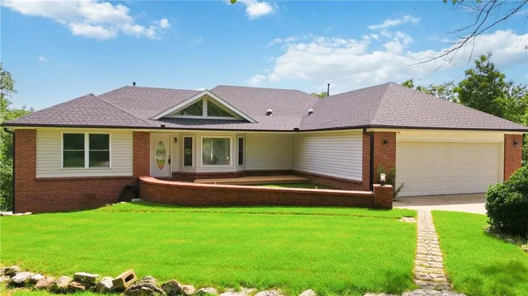 11 McManigal Ln, Bella Vista, AR 72715