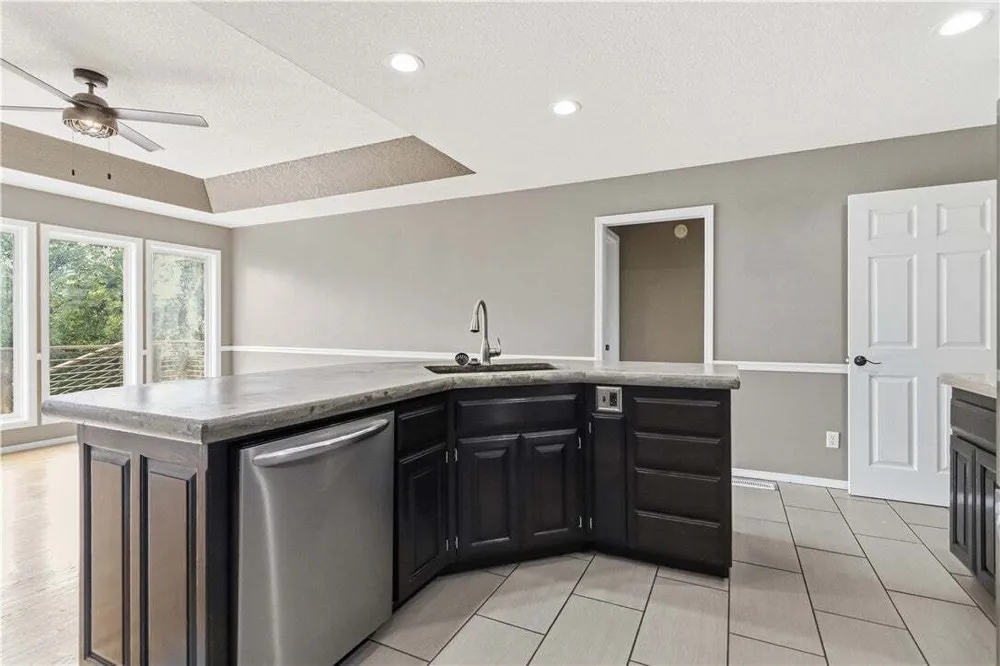 11 McManigal Ln, Bella Vista, AR 72715