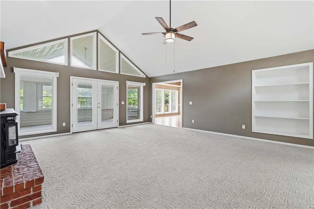 11 McManigal Ln, Bella Vista, AR 72715