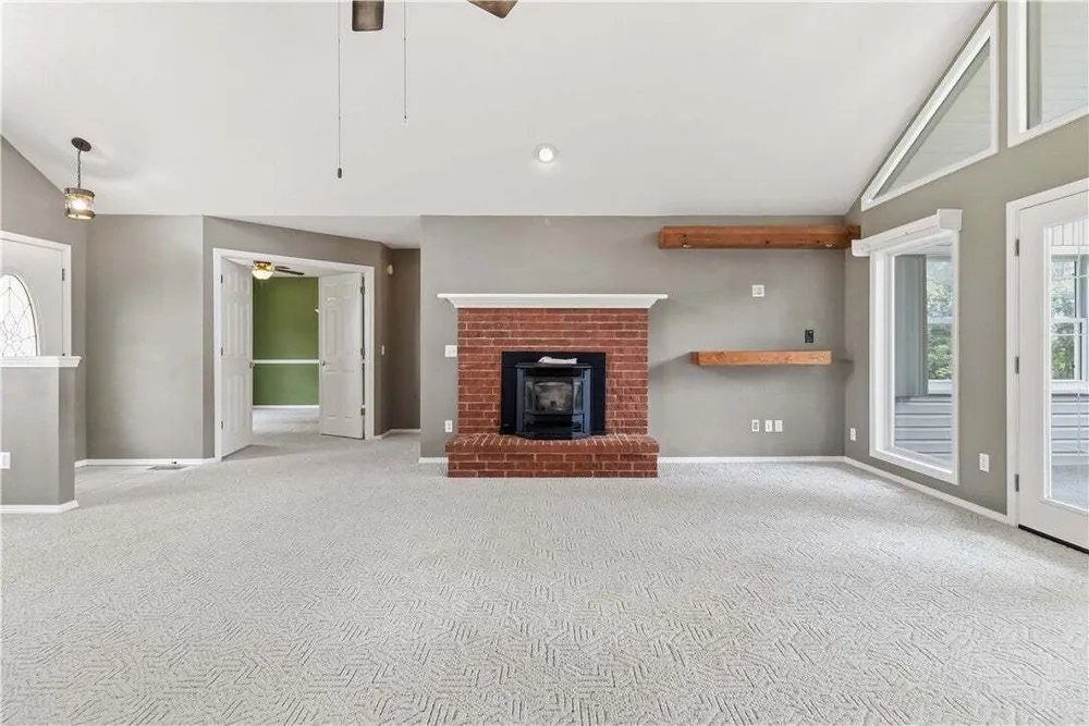 11 McManigal Ln, Bella Vista, AR 72715
