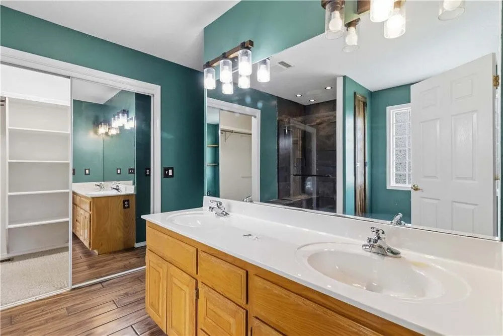 11 McManigal Ln, Bella Vista, AR 72715
