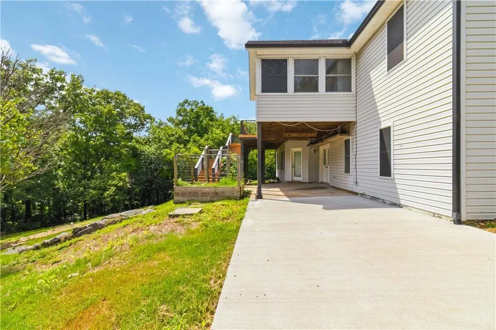 11 McManigal Ln, Bella Vista, AR 72715