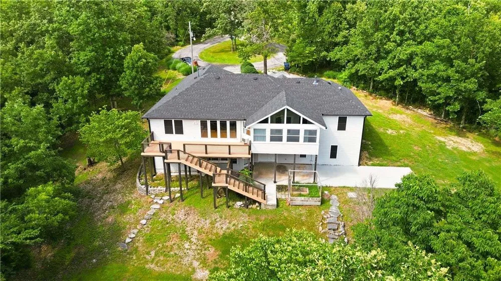 11 McManigal Ln, Bella Vista, AR 72715