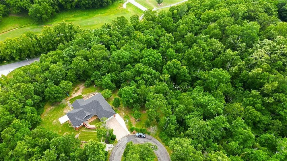 11 McManigal Ln, Bella Vista, AR 72715