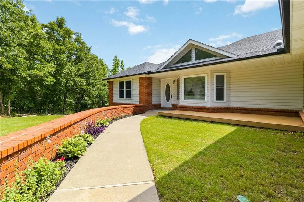 11 McManigal Ln, Bella Vista, AR 72715