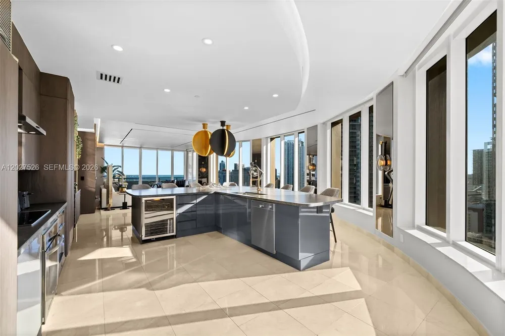 901 Brickell Key Blvd, Miami, FL 33131
