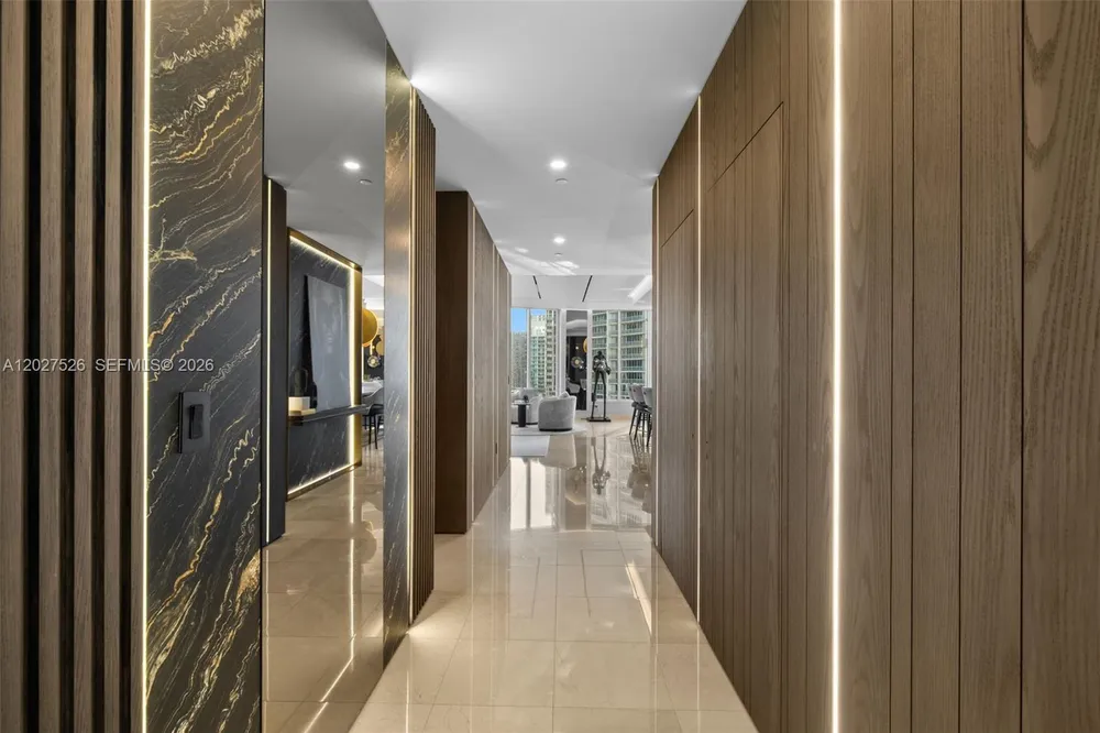901 Brickell Key Blvd, Miami, FL 33131