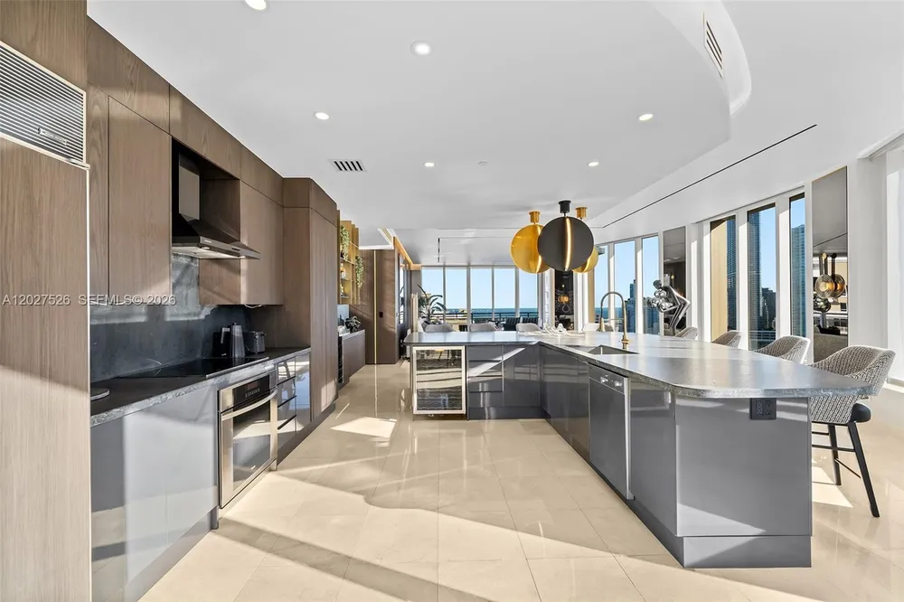 901 Brickell Key Blvd, Miami, FL 33131