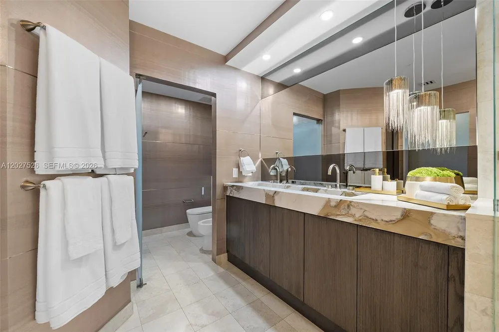 901 Brickell Key Blvd, Miami, FL 33131
