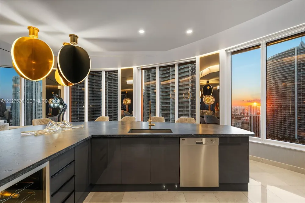901 Brickell Key Blvd, Miami, FL 33131