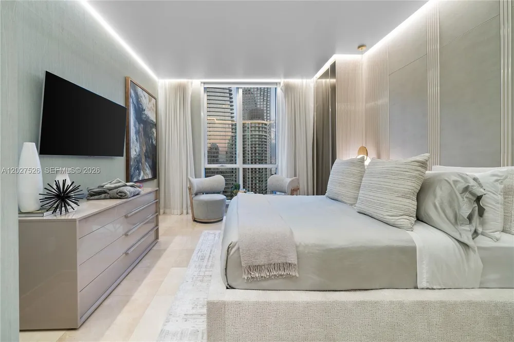 901 Brickell Key Blvd, Miami, FL 33131