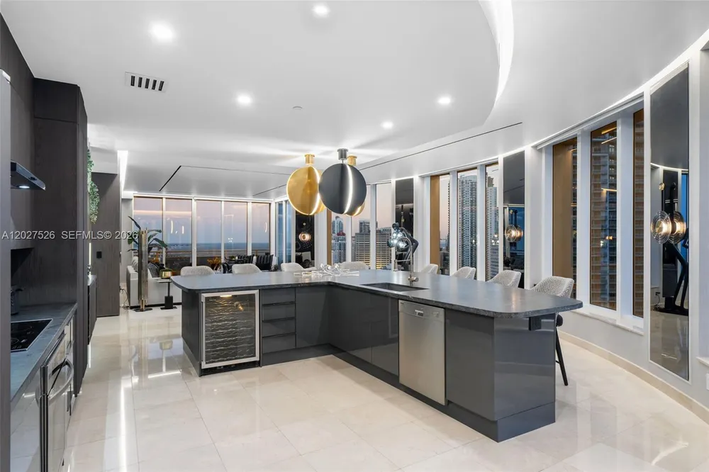901 Brickell Key Blvd, Miami, FL 33131