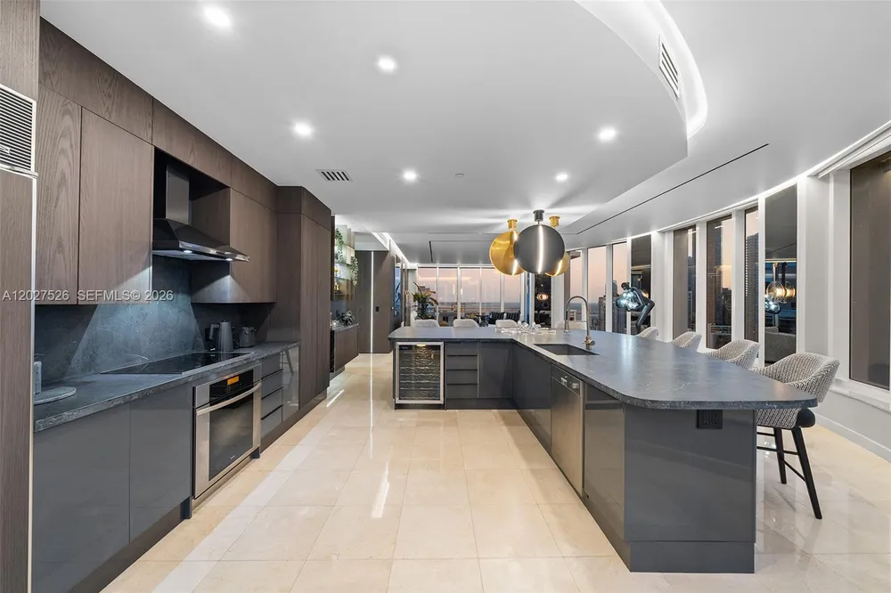 901 Brickell Key Blvd, Miami, FL 33131