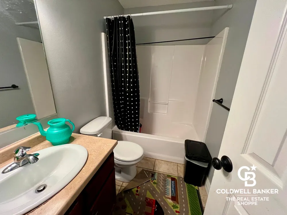 715 Amy St, Garden City, KS 67846