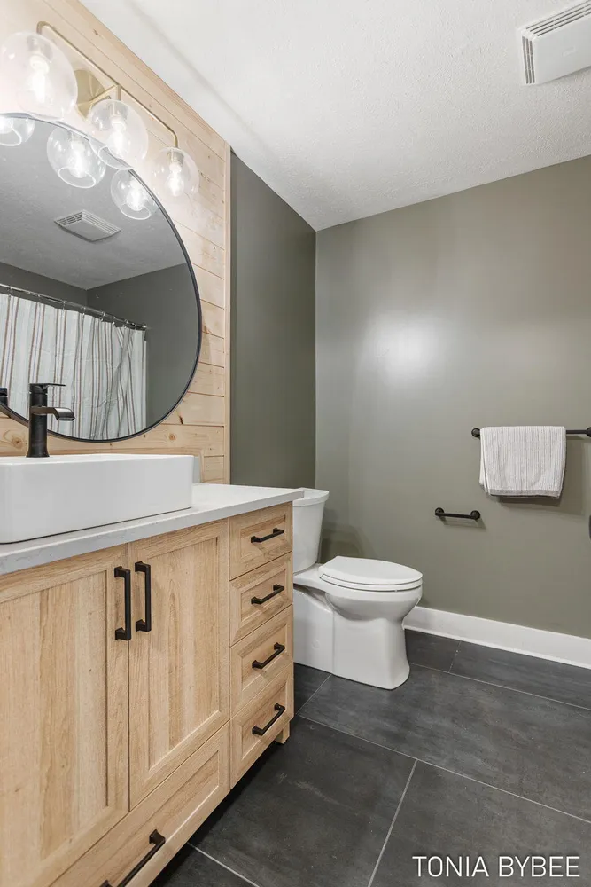 14298 Georgian Bay Dr, Holland, MI 49424