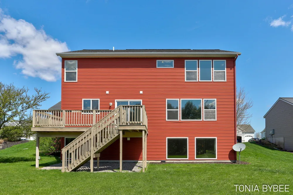 14298 Georgian Bay Dr, Holland, MI 49424