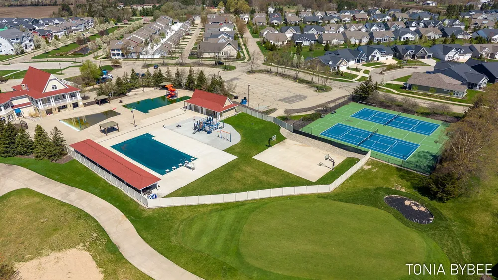 14298 Georgian Bay Dr, Holland, MI 49424