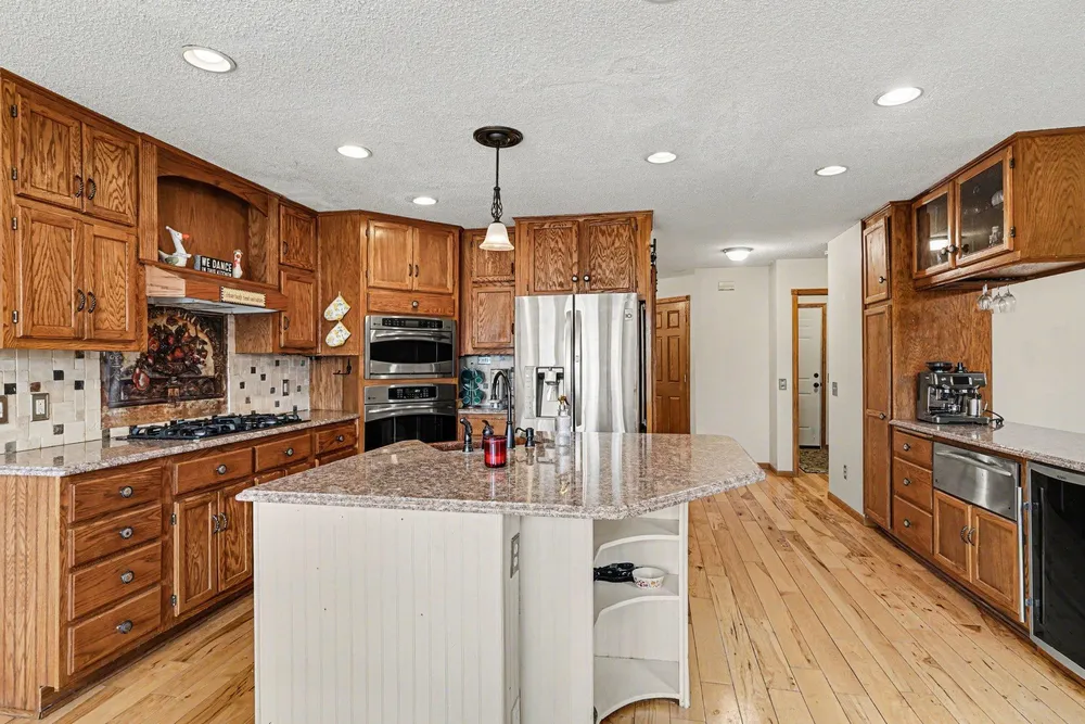 9885 Upper 173rd Ct W, Lakeville, MN 55044