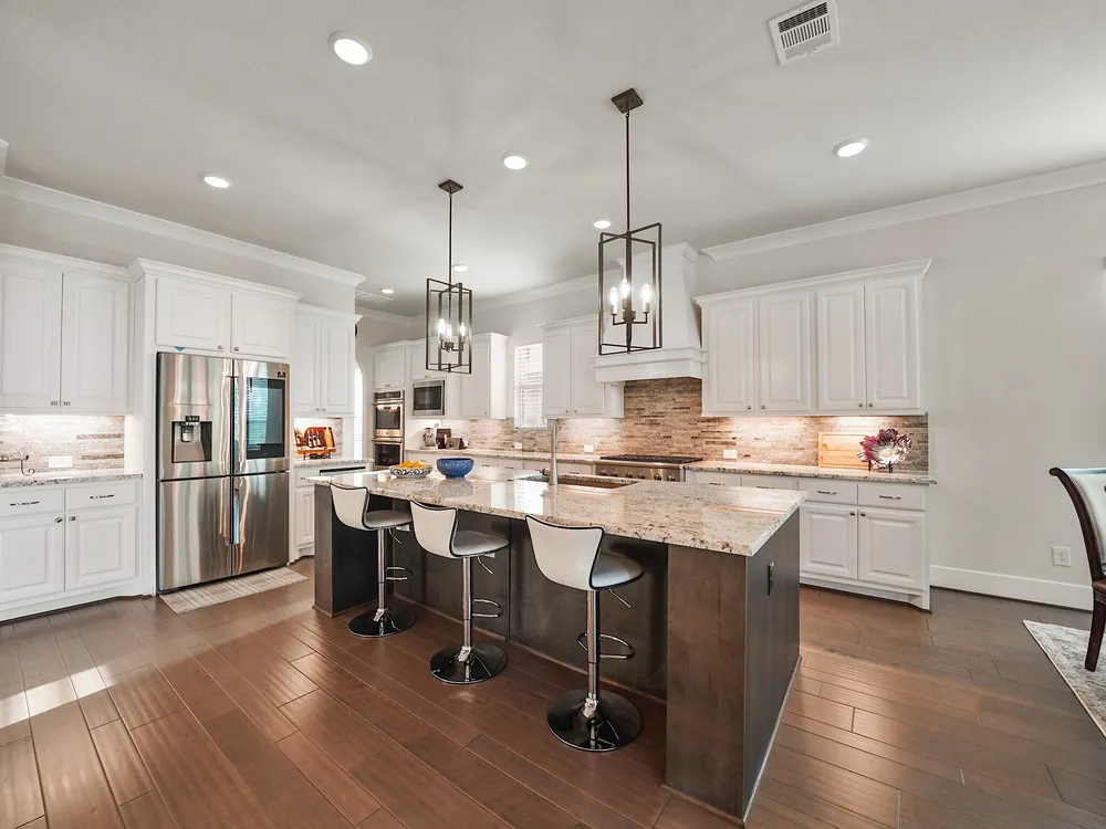 11 Kimberling Ct, Tomball, TX 77375