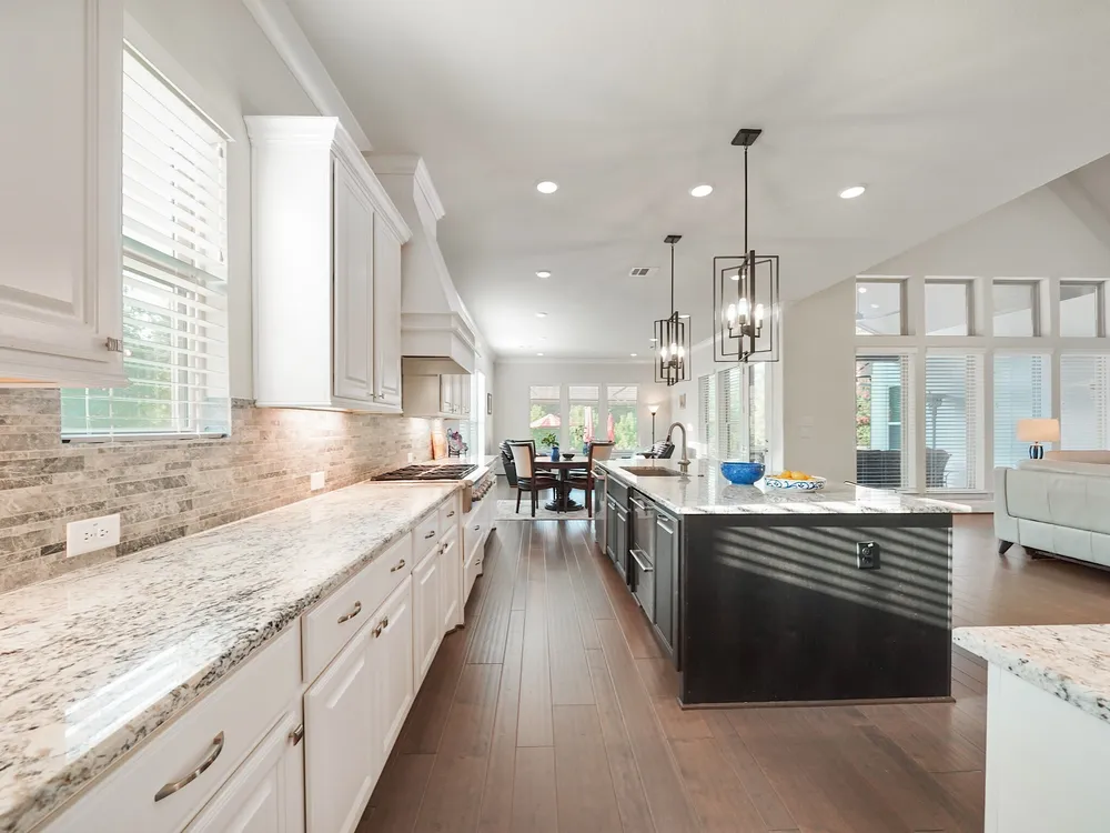 11 Kimberling Ct, Tomball, TX 77375