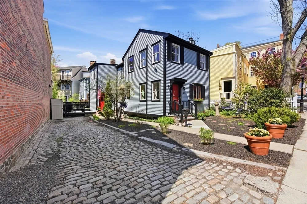 18 Putnam St, Boston, MA 02129