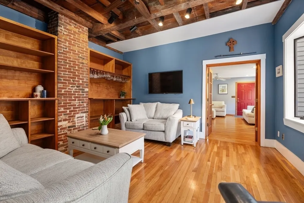 18 Putnam St, Boston, MA 02129