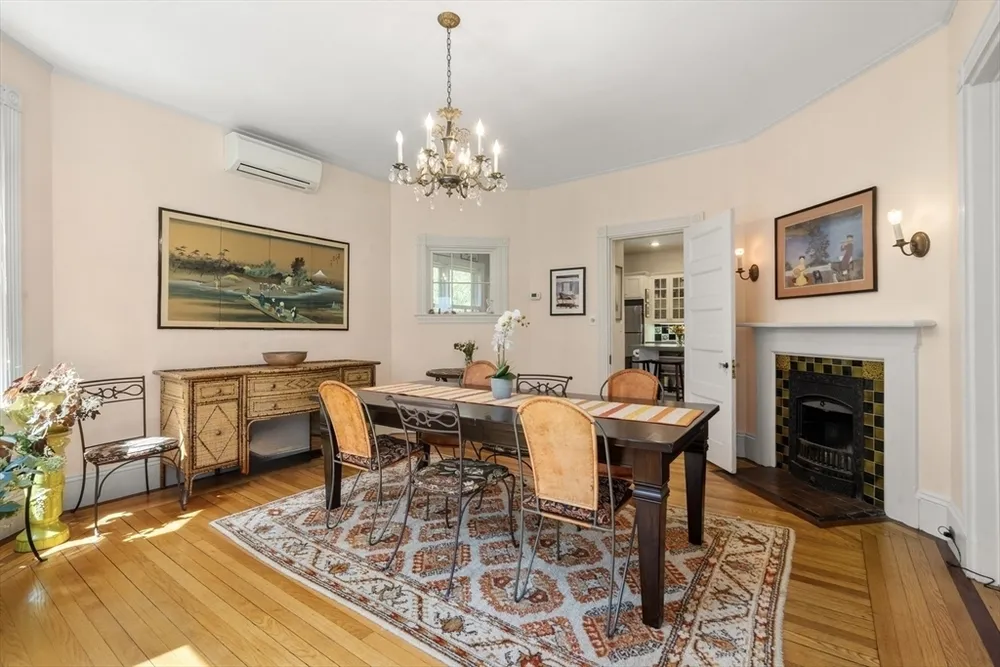 91 Hillside Ave, Newton, MA 02465