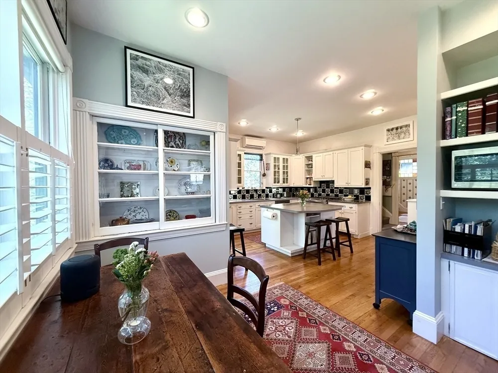 91 Hillside Ave, Newton, MA 02465