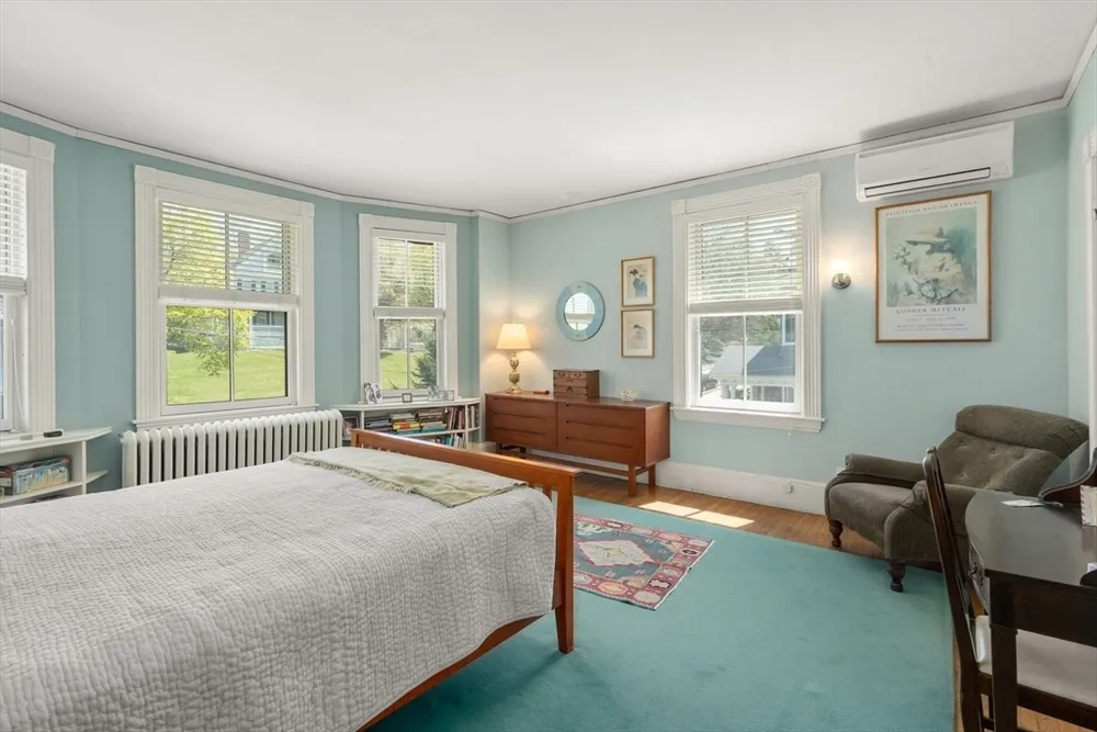91 Hillside Ave, Newton, MA 02465