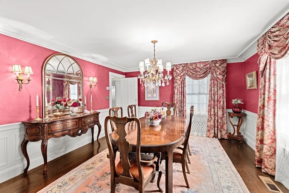 443 Chestnut St, Newton, MA 02468